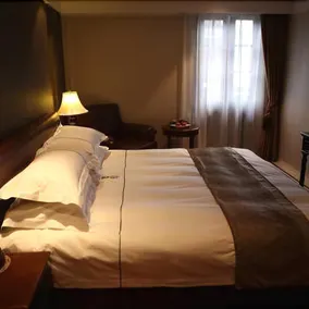 Peach Bloom Hotel - Image 2