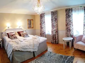 Hedenlunda Slott - Image 2