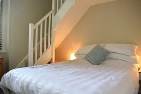 1 Bedroom River Side Flat - Image 4