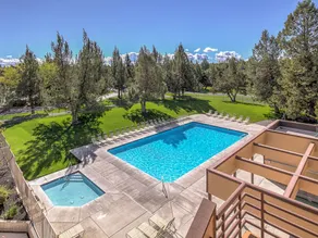 3br W/ Private Hot Tub & Gorgeous Creek Views 3 Bedroom Condo - Image 2