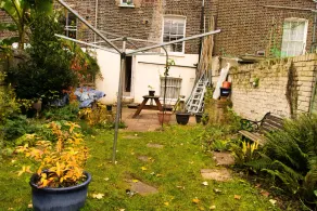 Trendy Two Bed Apartment With Private Garden - Image 4