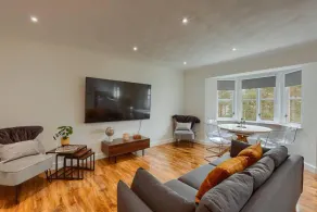 Captivating 3-bed Apartment by Gleneagles - Image 5