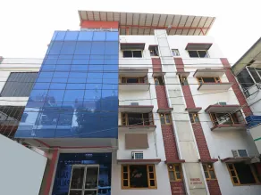 OYO 9963 Hotel Raja Palace - Image 4