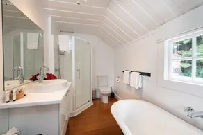 The Old Oak Boutique Hotel - Image 4