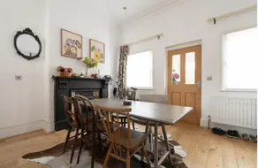 NEW Charming 1BD House With Patio in London - Image 5