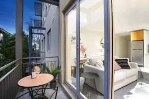 StayCentral - Catani 1 & 2 (St Kilda) - Image 2