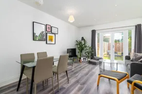Beautiful Flat For 3 With A Garden In Acton - Image 5