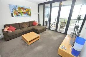 Camperdown 908 St Furnished Apartment - Image 4