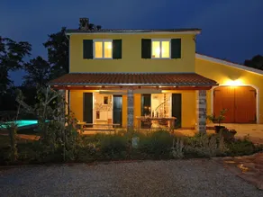Peaceful Holiday Home in Umag With Swimming Pool - Image 4