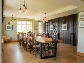 Gorgeous Home in Nr. Bowness-on-windermere With Garden - Image 2