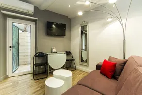 Florella Jean de Riouffe Apartment - Image 5