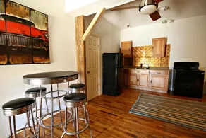 Jacks River Haus And Studio Apartment Combo 4 Bedroom Home - Image 4