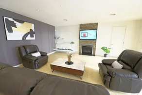 Luxury 7BRM Lakeside BigHouse Point Cook - Image 4