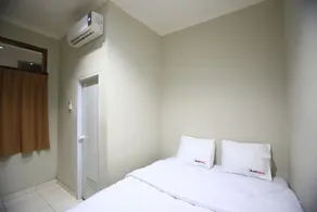 RedDoorz Karet Pedurenan - Image 5