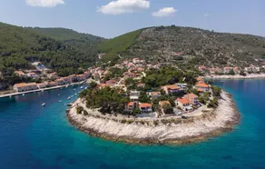 Beautiful Apartment in Prigradica With Wifi - Image 4