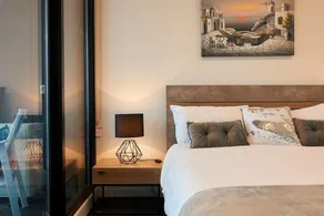Panoramic Melbourne Views from Stylish Apartment - Image 3
