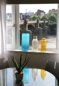 Riverside Luxury Apartment - Image 3