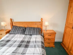 Apartment 42 - Image 5