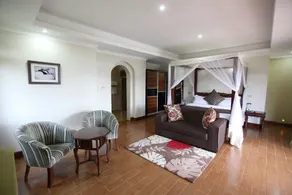 Giraffe Ark Game Lodge - Image 4