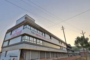 Hotel Ab Apple By OYO Rooms - Image 3