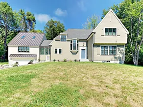 New Light-filled 3br W/ Gourmet Kitchen & Patio 3 Bedroom Home - Image 4