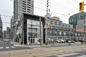 Platinum Suites - Fabulous CN Tower View. 2Bed 2Bath + Free Parking - Image 4