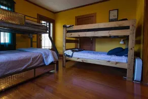 Cajun Hostel on the Crest - Image 5