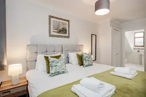 Maidenhead  Pet Friendly  4 Bed House - Image 2