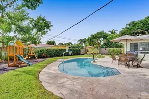 Just A 3.5 Mile Drive To Lauderdale By The Sea 4 Bedroom Home by Redawning - Image 5