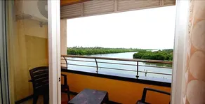 Choy's Waterfront Residence - Image 3
