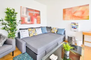 Cathedral Mews Townhouse - Image 2
