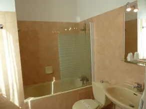 Hotel Des Lilas - Image 4