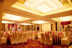 Riviera Hotel Ningbo - Image 4