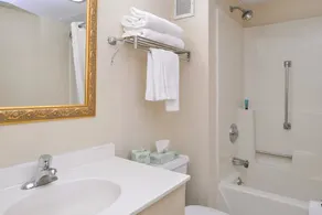 Americas Best Value Inn Moline - Image 2