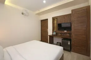 Tricity Relax Inn by OYO Rooms - Image 2