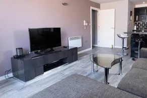 Amazing 2 Bed Flat in the Heart of Piccadilly - Image 2