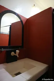Mediterranean House Restaurant & Hotel - Image 5