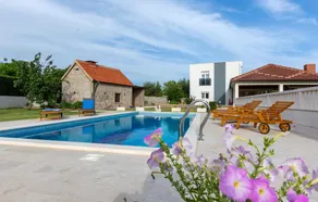 Amazing Home in Blato na Cetini With Wifi and 4 Bedrooms - Image 5