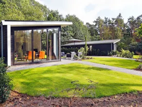 Chalet mit Terrasse und Pool - Image 4