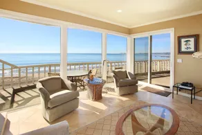 Beachfront 2br/2ba W/ Pool & 180-degree Bay View 2 Bedroom Condo - Image 2