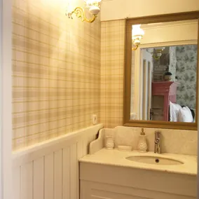 Lola 38 Hotel - Image 3