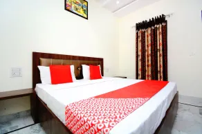 Hotel Red Rose by OYO Rooms - Image 5