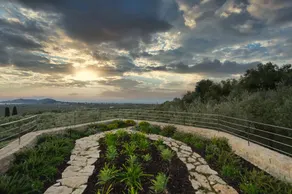 Captivating 5br Pool Villa Close Navarino Golf - Image 2