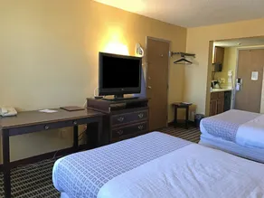 Americas Best Value Inn Centralia - Image 5