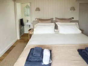 The Den - Image 2