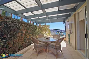 Harbourfront Retreat - Image 2