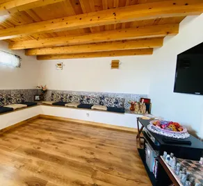 Hillhouse - Image 2