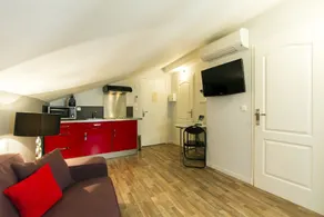 Florella Jean de Riouffe Apartment - Image 4