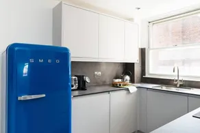 Stylish 2BR Flat next to Battersea Park - Image 2
