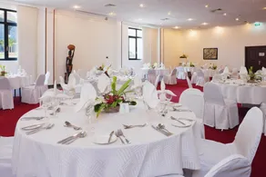 Holiday Inn Accra Airport - Image 2
